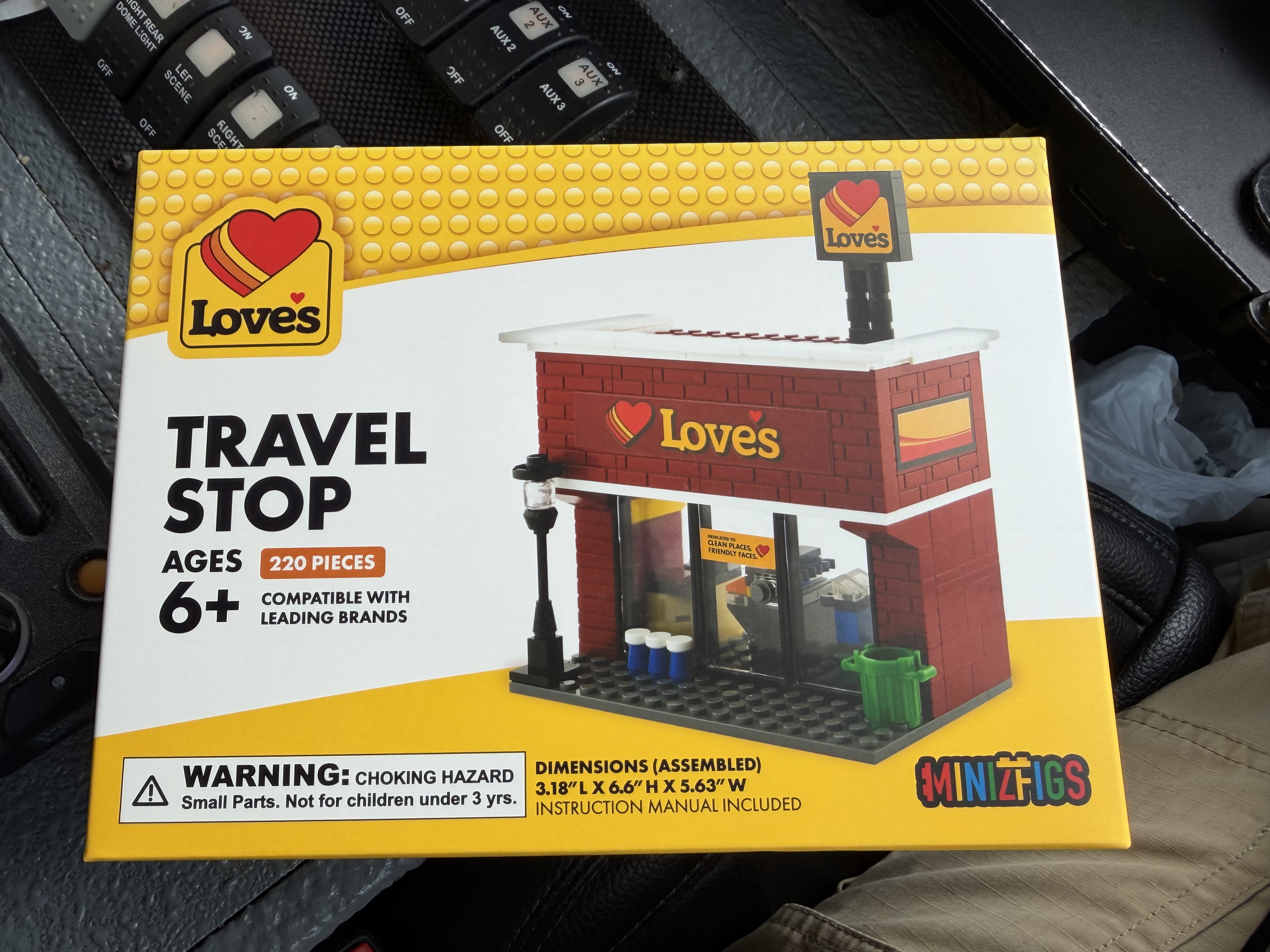 Love’s Travel Stop by Minizfigs